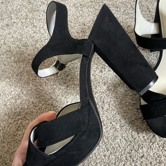 Heels - Picture 5 of 6